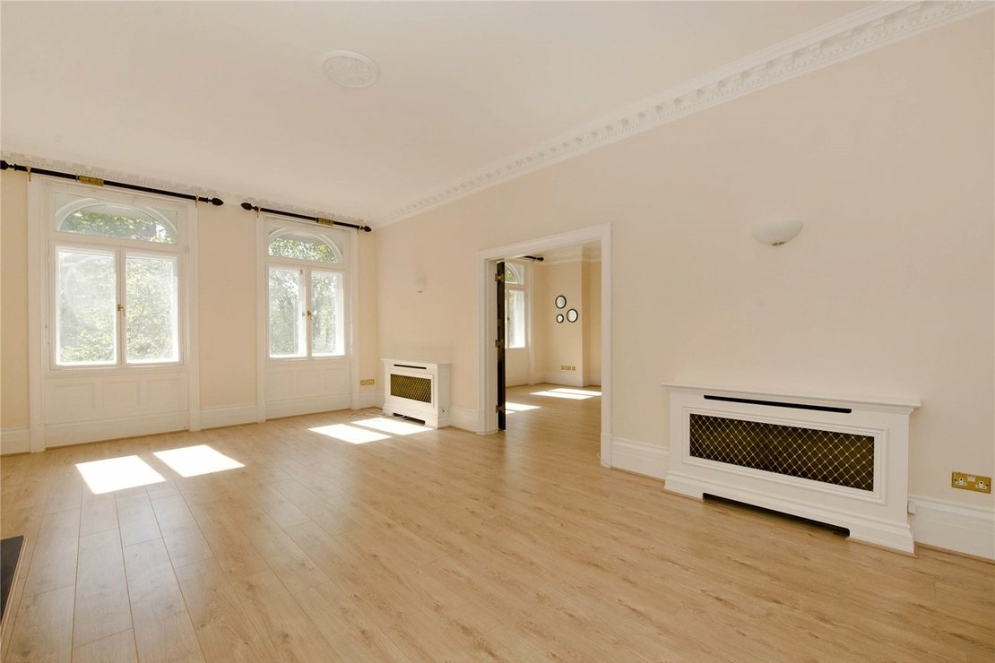 4 bedroom Flat to rent in Harley House-view3