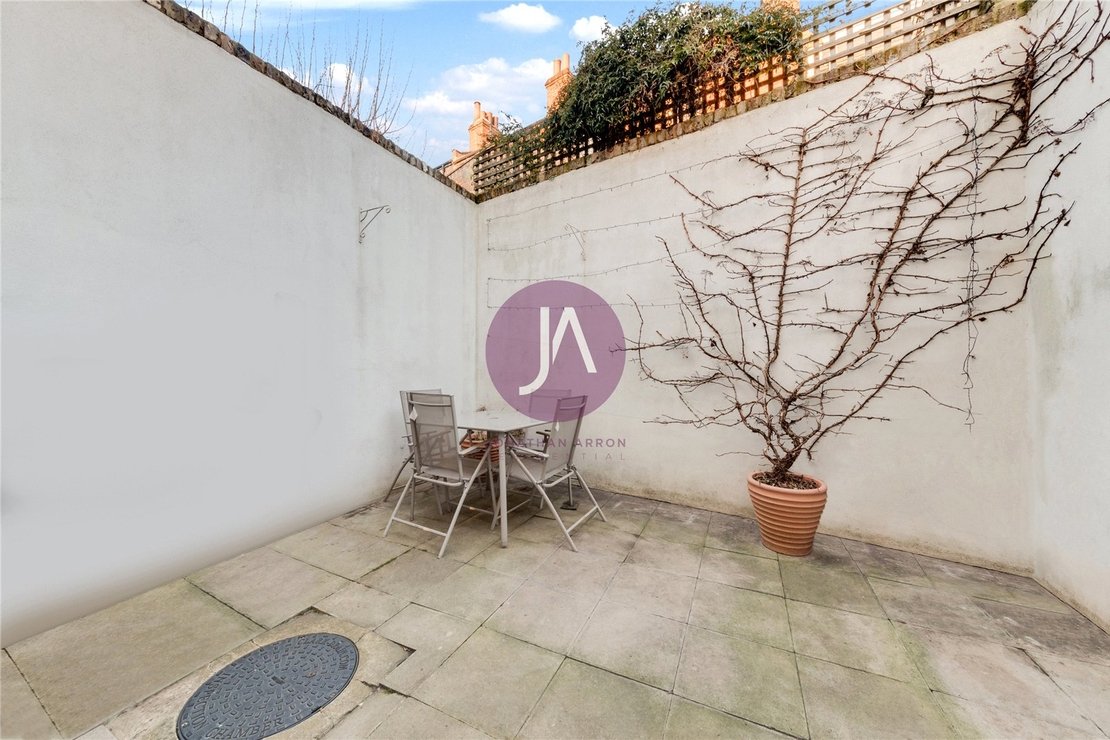 3 bedroom House to rent in Highgate Road-view14