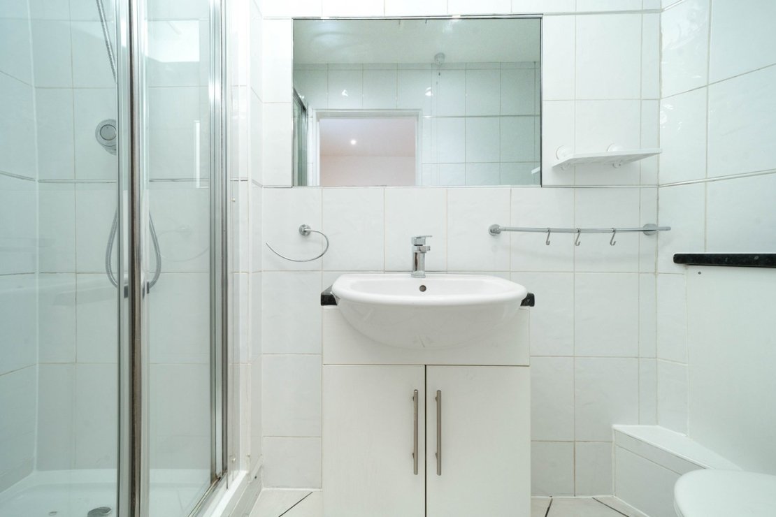2 bedroom Flat to rent in Highgate West Hill-view12