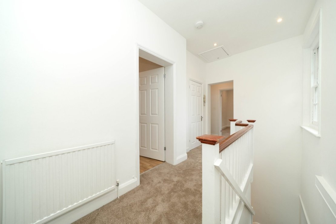 2 bedroom Flat to rent in Highgate West Hill-view14