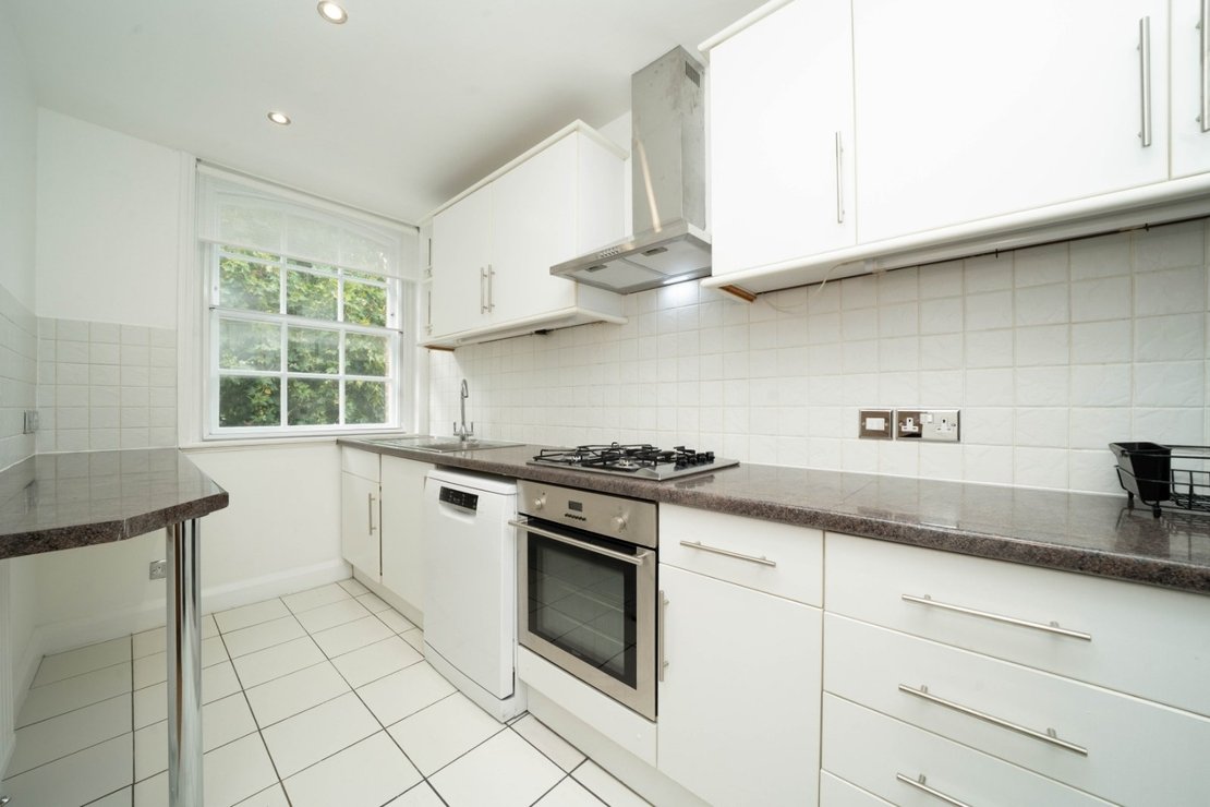 2 bedroom Flat to rent in Highgate West Hill-view3