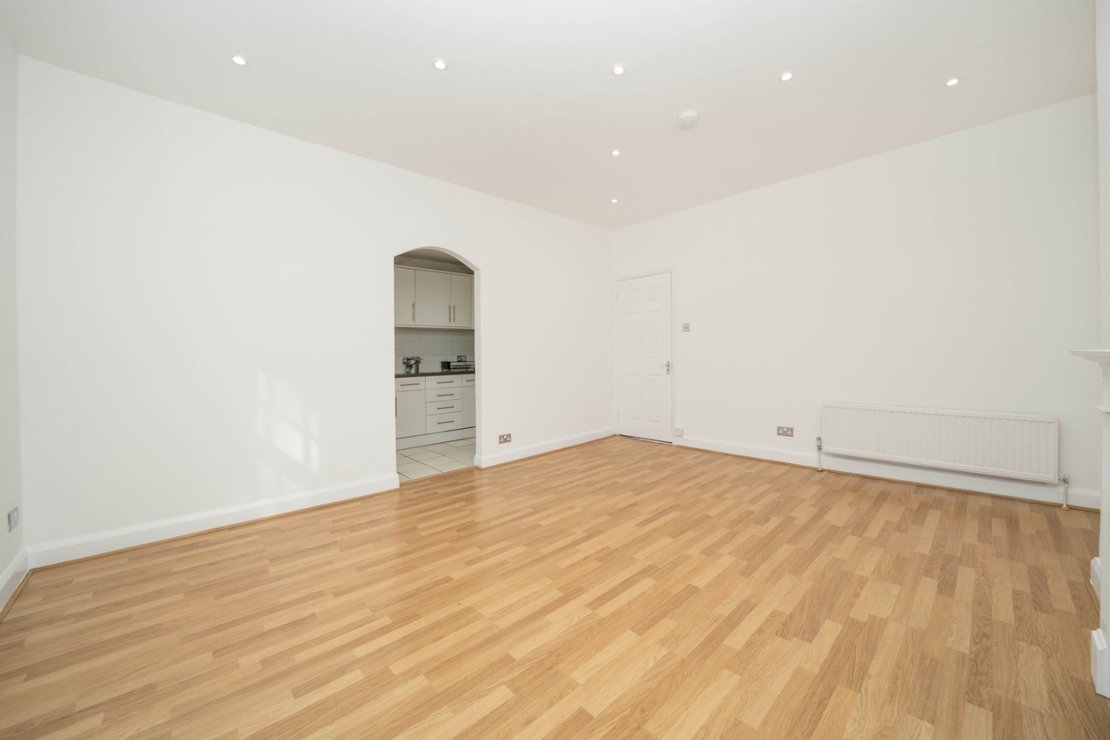2 bedroom Flat to rent in Highgate West Hill-view6