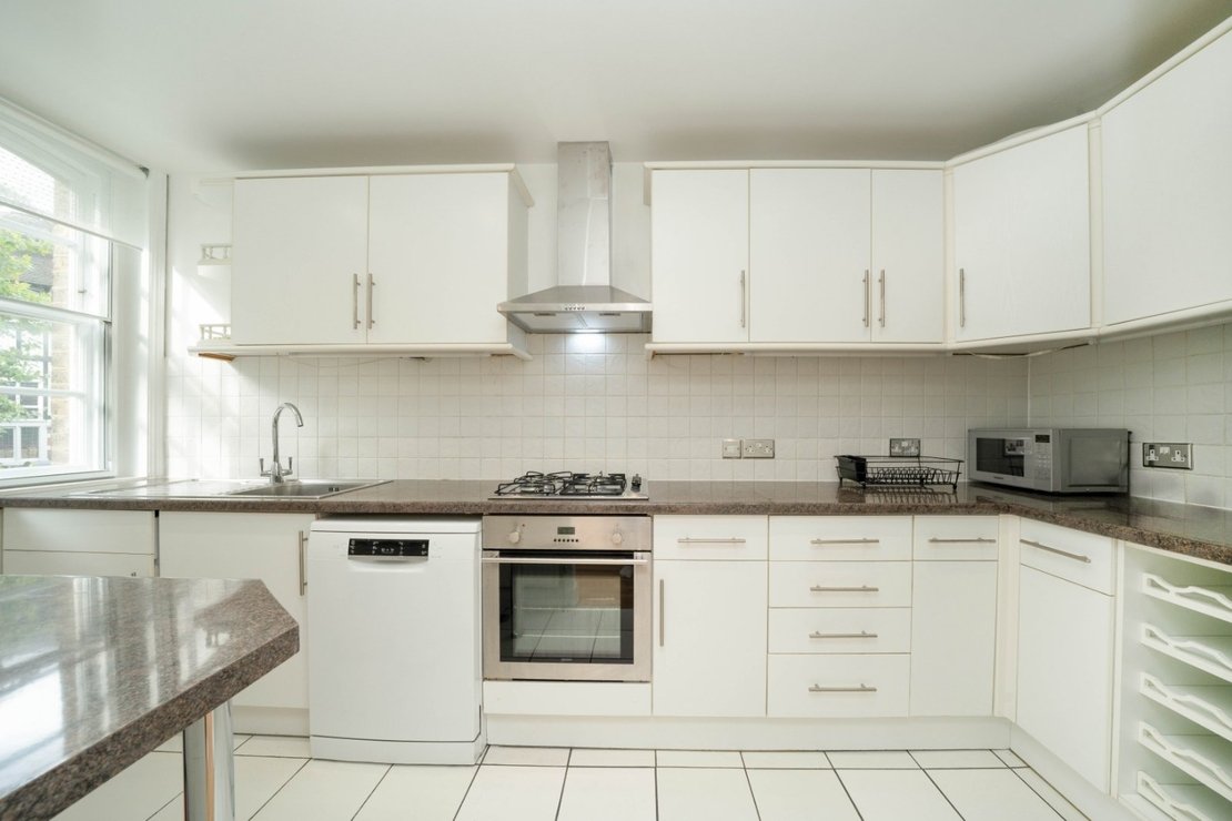 2 bedroom Flat to rent in Highgate West Hill-view4
