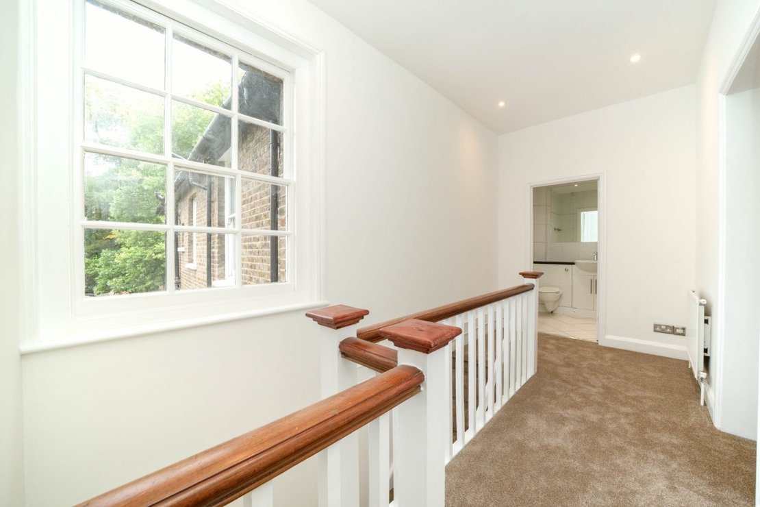 2 bedroom Flat to rent in Highgate West Hill-view13