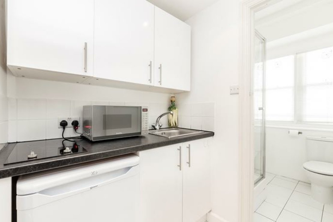 Flat to rent in Hill Street-view4