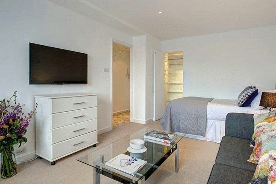 Flat to rent in Hill Street-view3