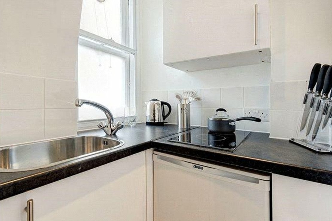 Flat to rent in Hill Street-view8