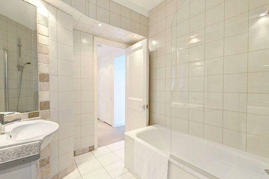 Flat to rent in Hill Street-view6
