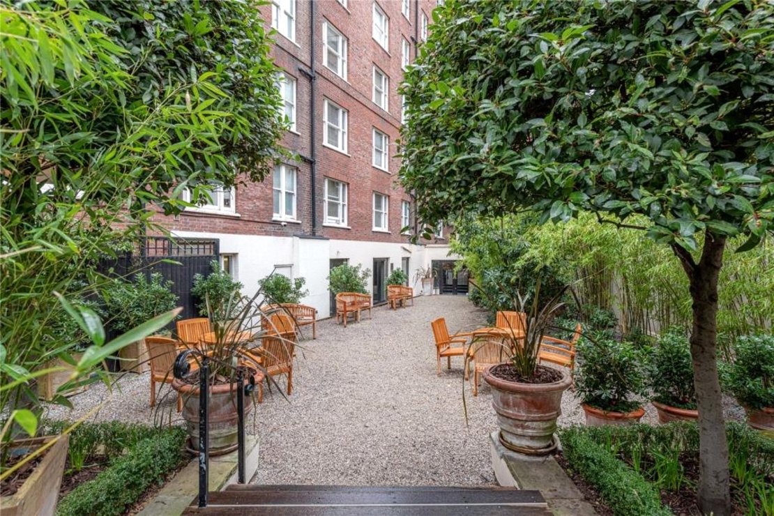 Flat to rent in Hill Street-view6