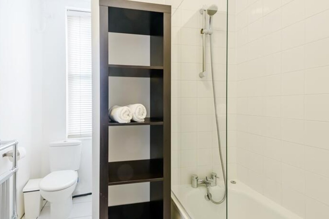 Flat to rent in Hill Street-view5