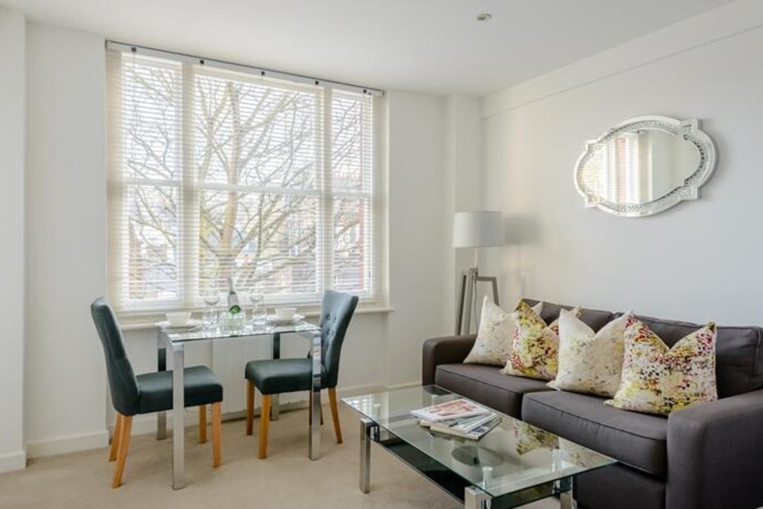 Flat to rent in Hill Street-view3
