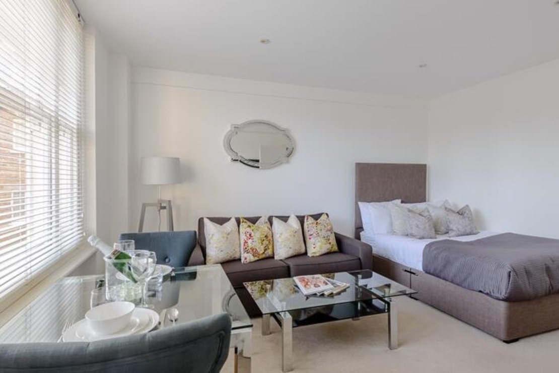 Flat to rent in Hill Street-view2