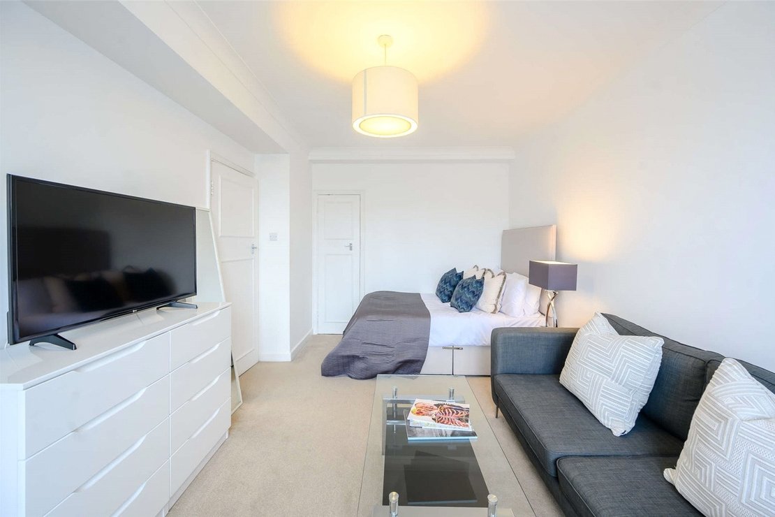 Flat to rent in Hill Street-view5