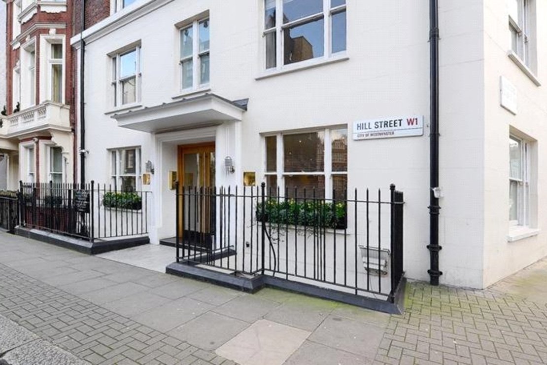 Flat to rent in Hill Street-view2