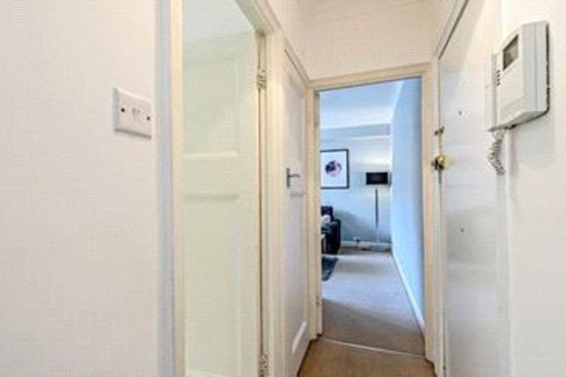 1 bedroom Flat to rent in Hill Street-view5