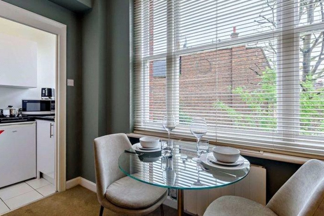 1 bedroom Flat to rent in Hill Street-view5