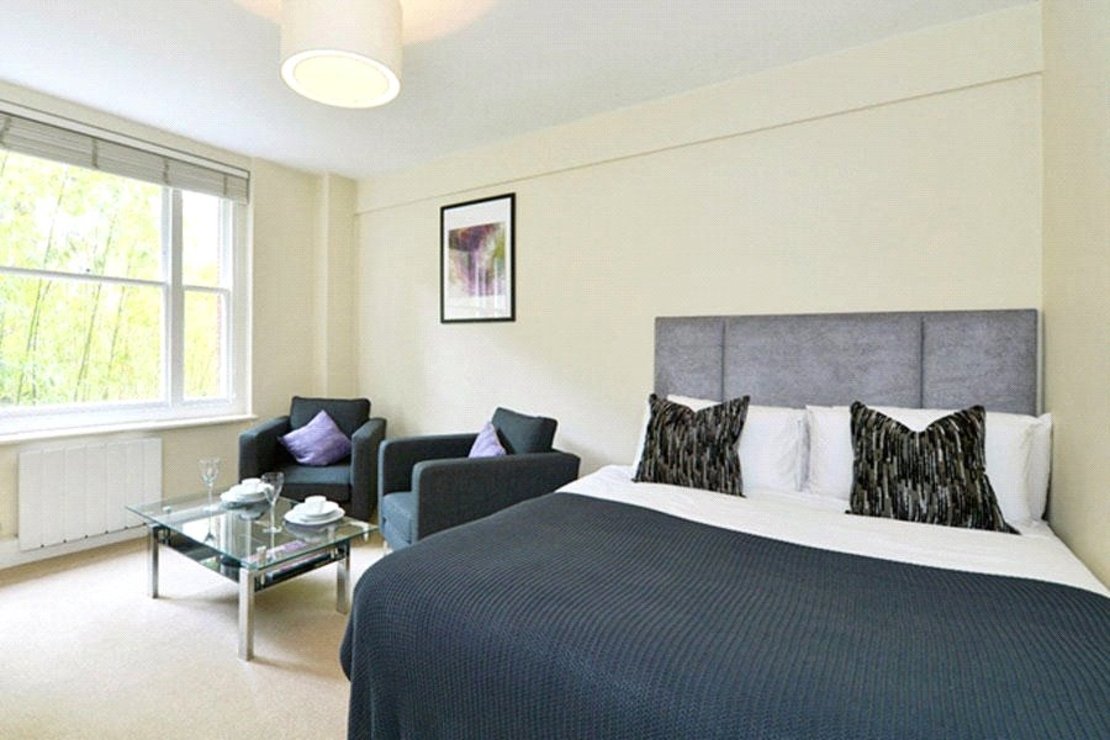 Flat to rent in Hill Street-view1