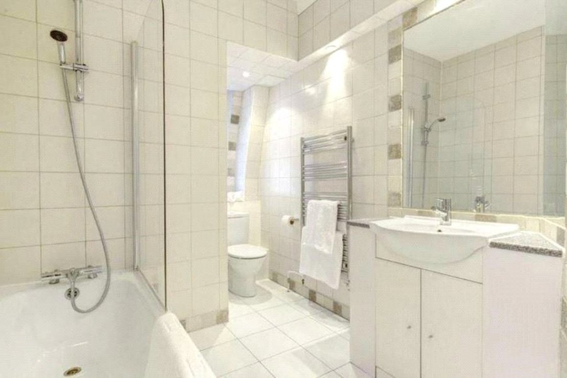 Flat to rent in Hill Street-view3