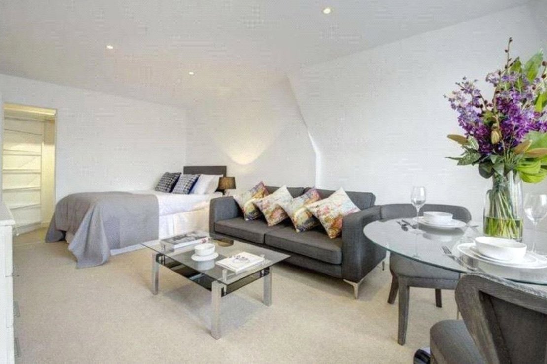 Flat to rent in Hill Street-view1