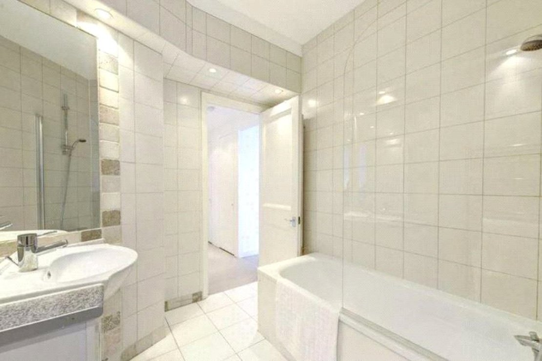 Flat to rent in Hill Street-view4