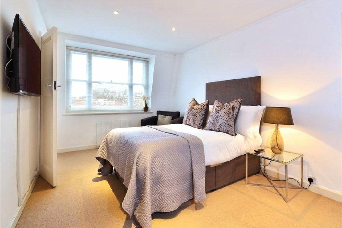 Flat to rent in Hill Street-view2