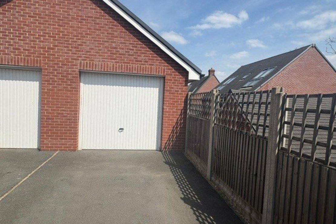 4 bedroom House to rent in Hubert Crescent-view10