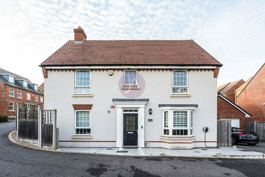 4 bedroom House to rent in Hubert Crescent-view1