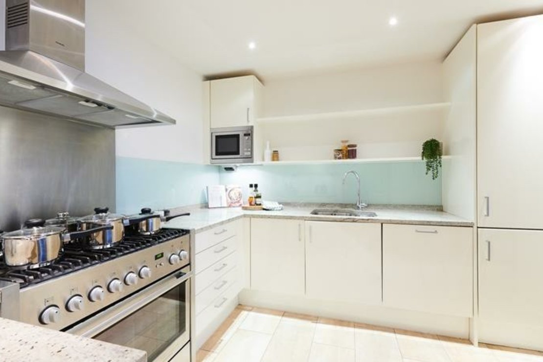 2 bedroom Flat to rent in Imperial House-view3