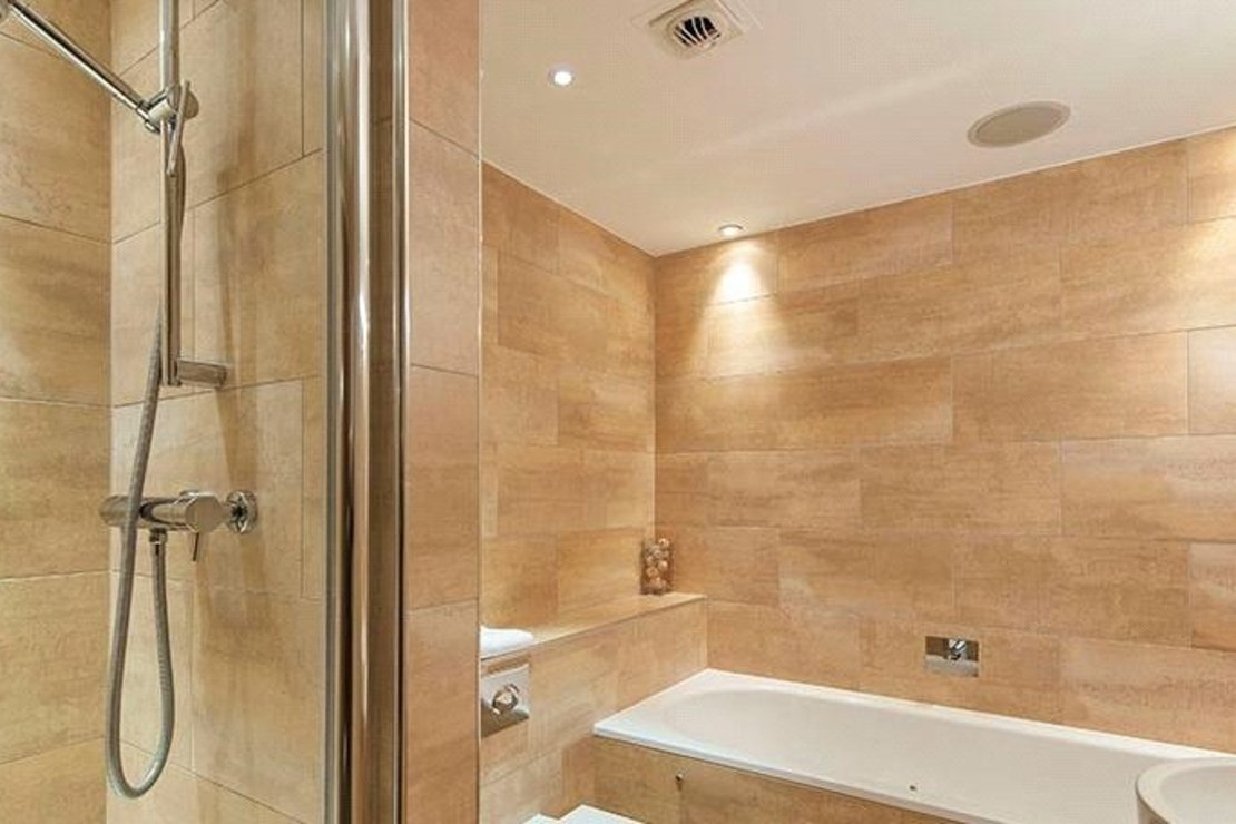 2 bedroom Flat to rent in Imperial House-view5