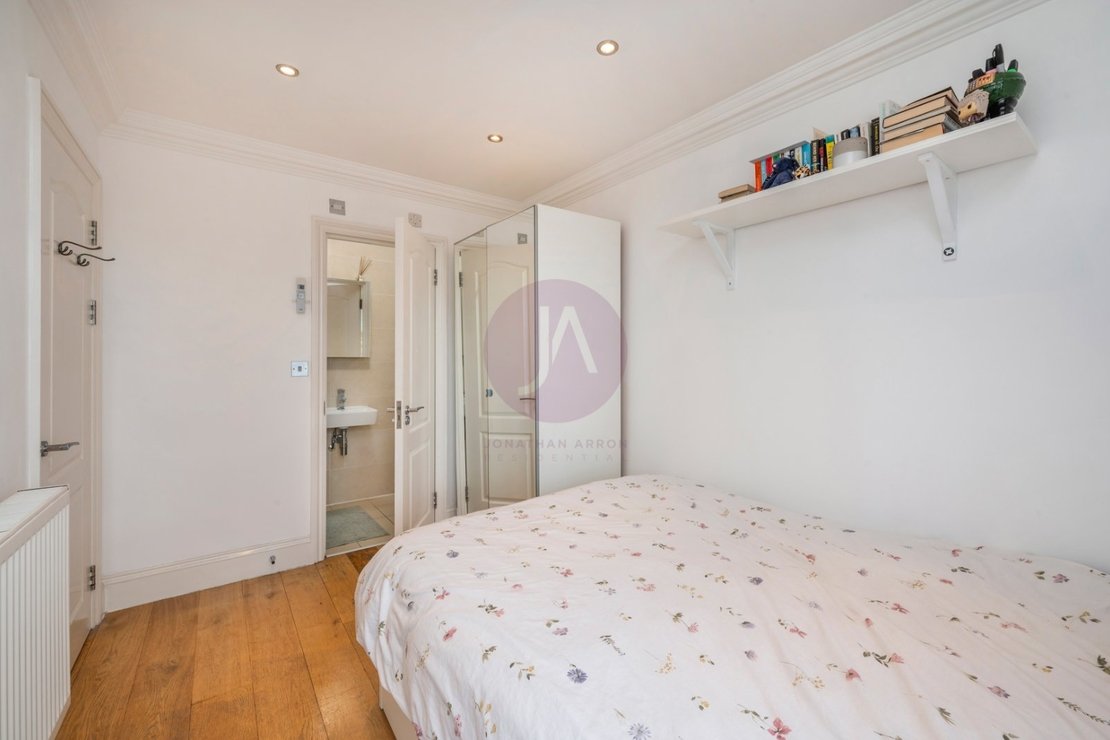 1 bedroom Flat to rent in Kentish Town Road-view11