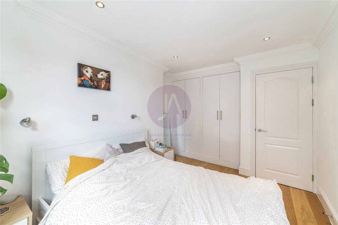 2 bedroom Flat to rent in Kentish Town Road-view7
