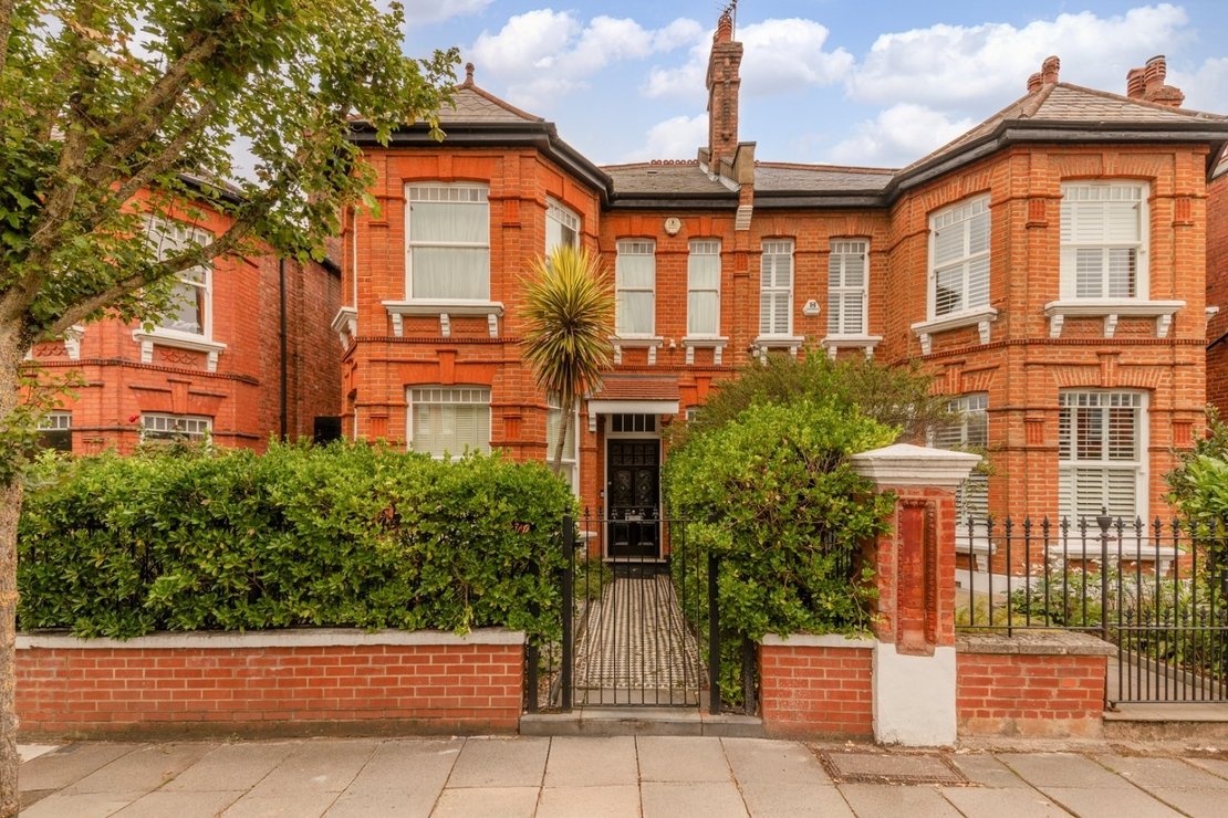 5 bedroom House to rent in Keyes Road-view1