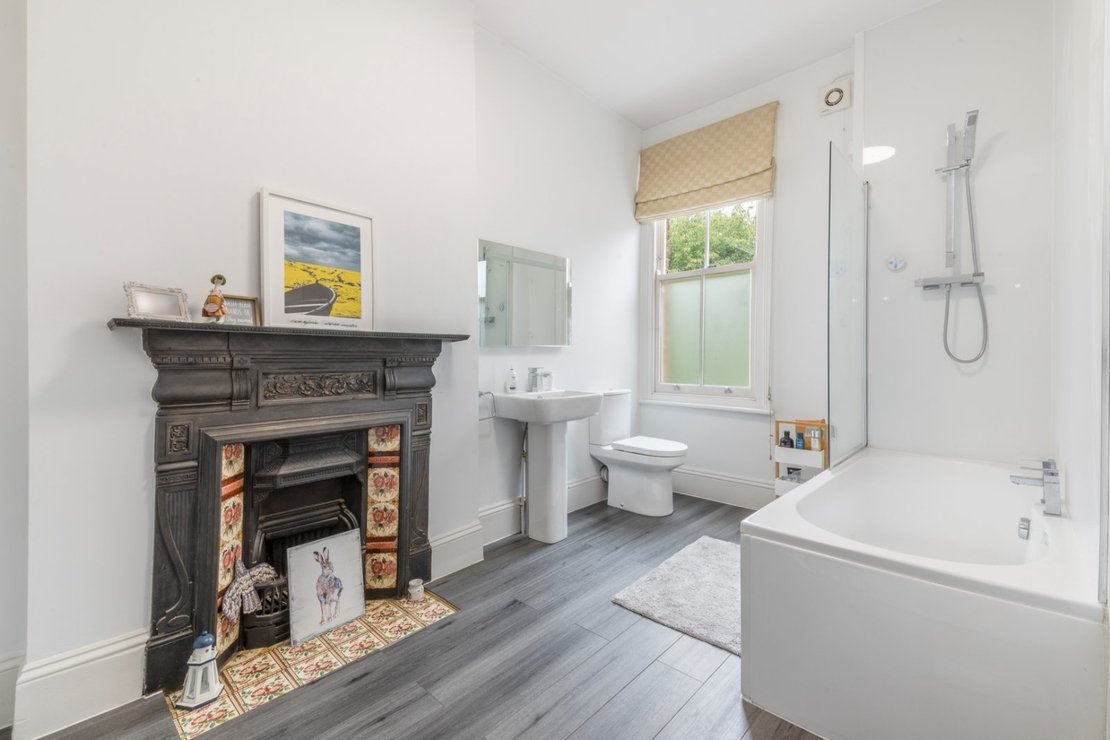 5 bedroom House to rent in Keyes Road-view7