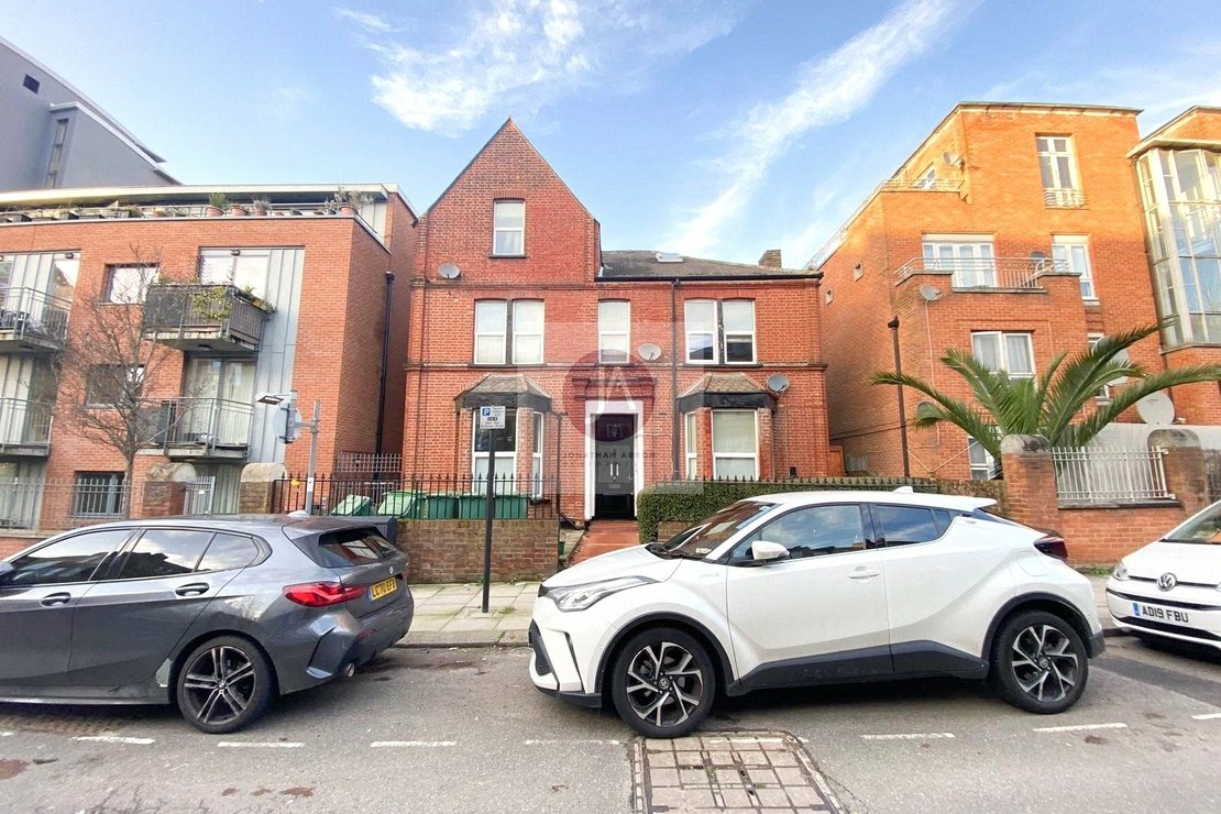 1 bedroom Flat to rent in Lithos Road-view1