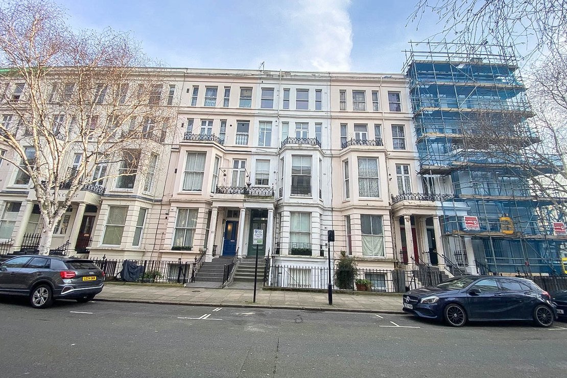2 bedroom Flat to rent in Longridge Road-view13