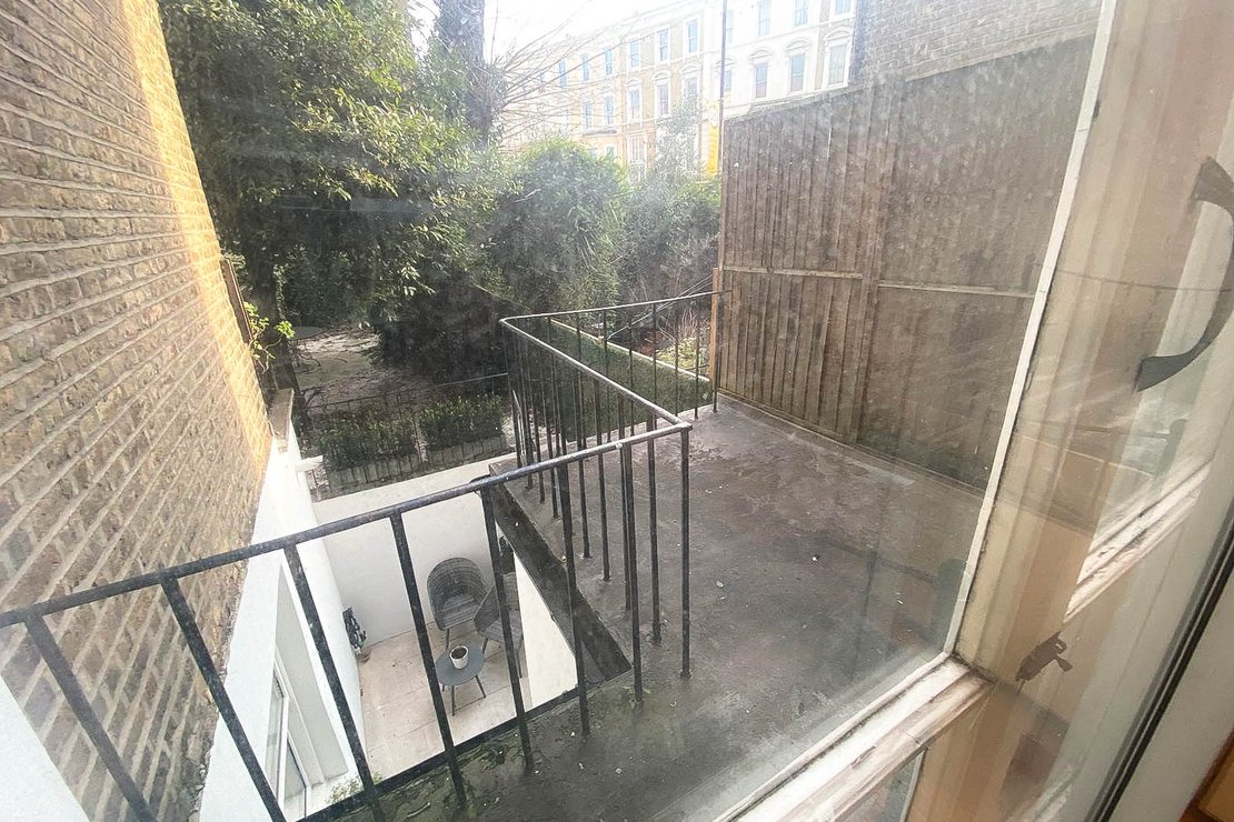 2 bedroom Flat to rent in Longridge Road-view12