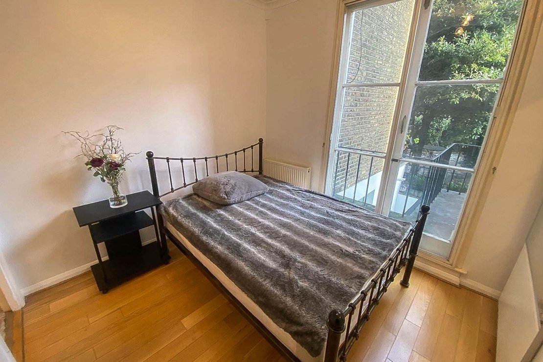 2 bedroom Flat to rent in Longridge Road-view6