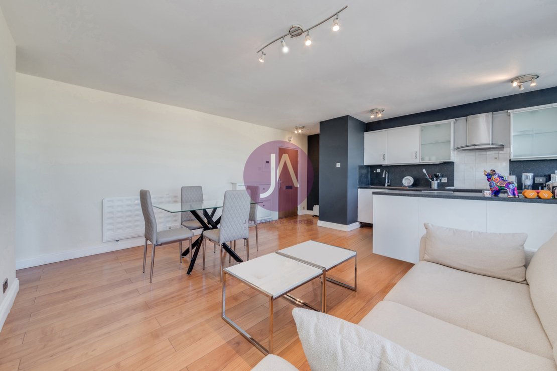 1 bedroom Flat to rent in Lords View-view7