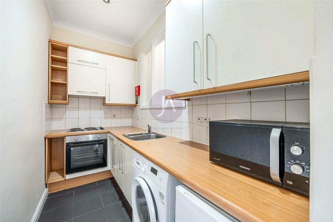 1 bedroom Flat to rent in Lords View-view5