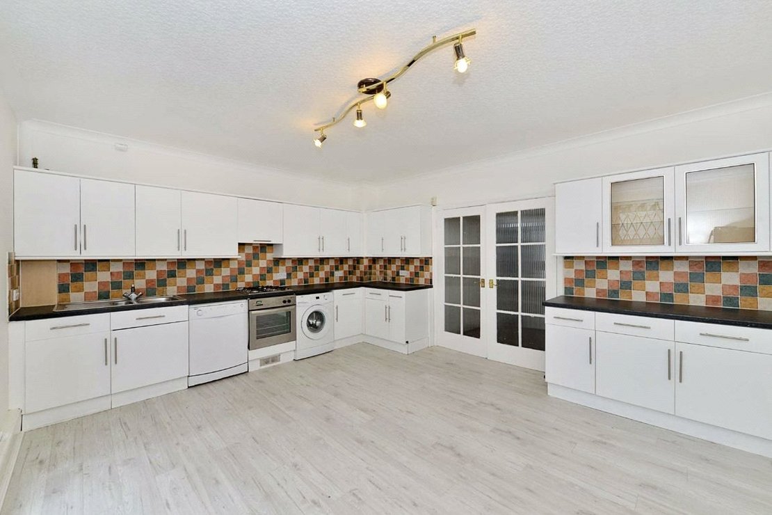 4 bedroom House to rent in Loudoun Road-view2