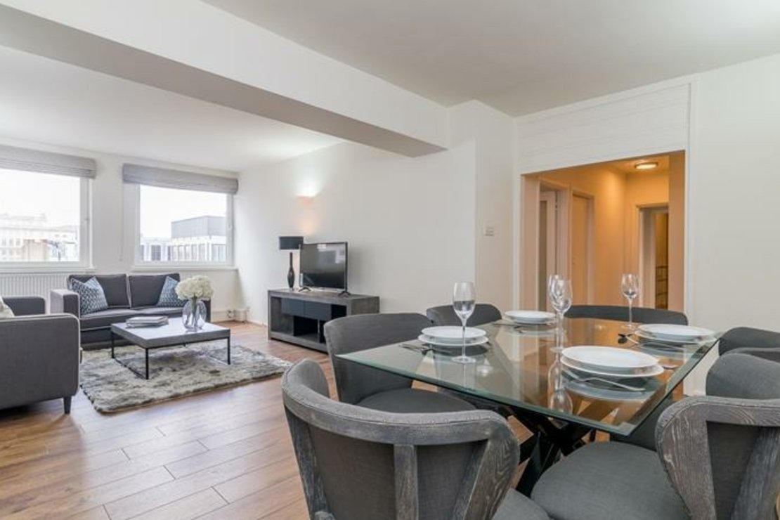 2 bedroom Flat to rent in Luke House-view1