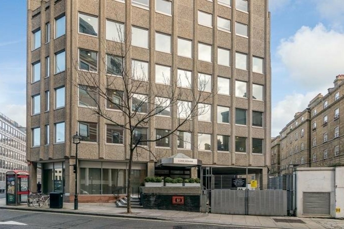 2 bedroom Flat to rent in Luke House-view2