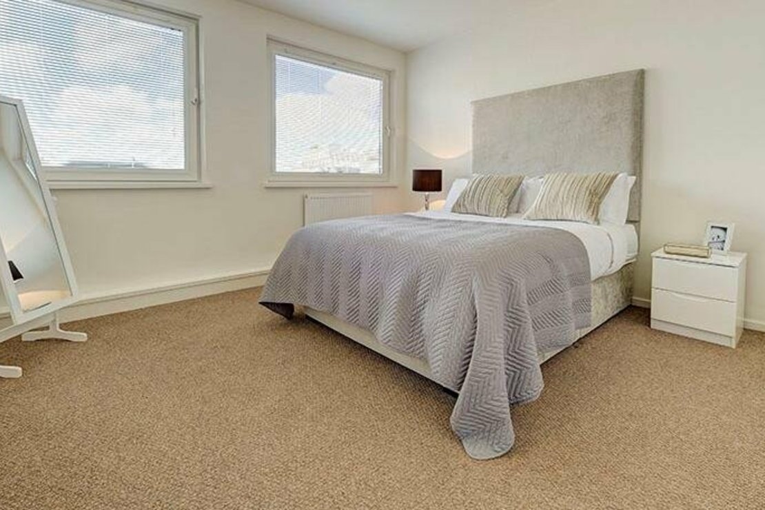 1 bedroom Flat to rent in Luke House-view6