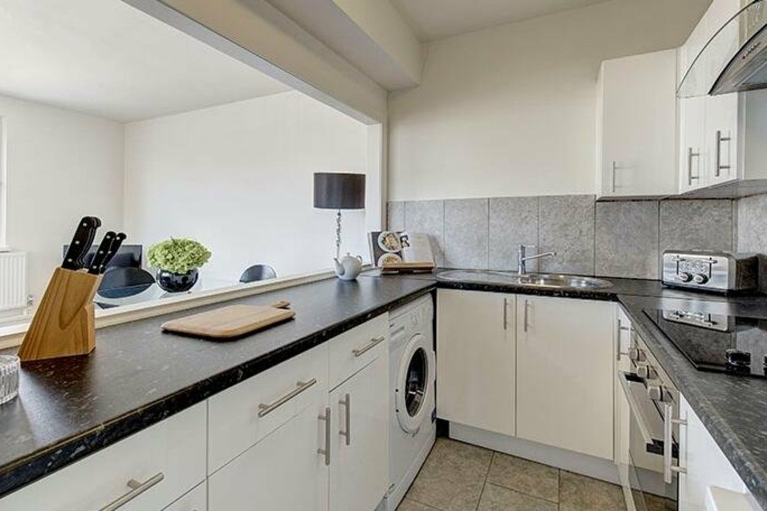 1 bedroom Flat to rent in Luke House-view3