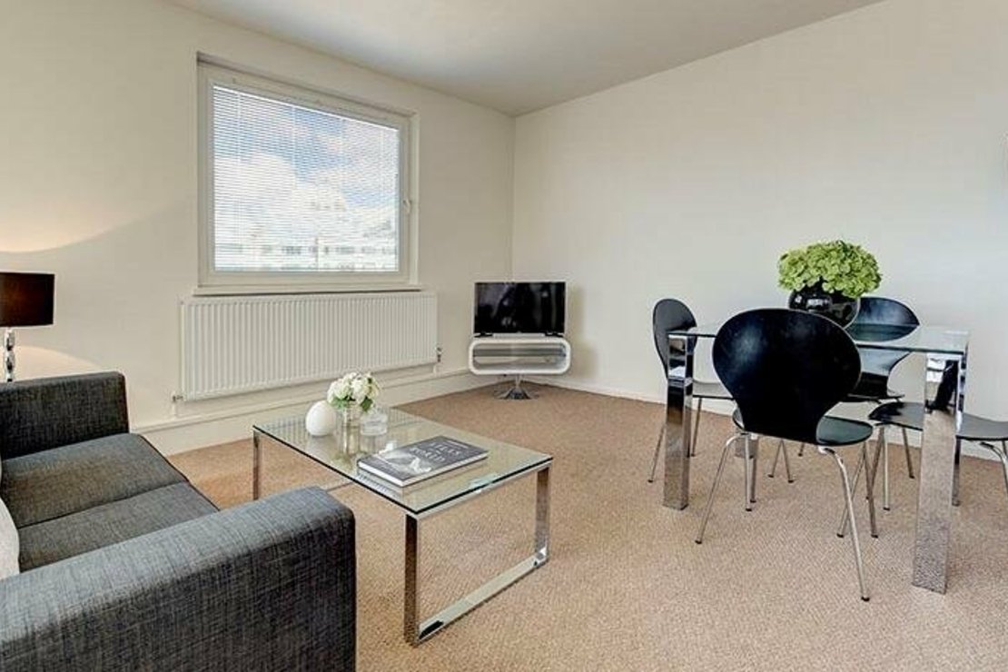 1 bedroom Flat to rent in Luke House-view1