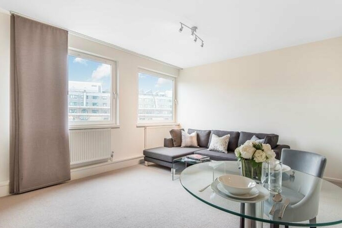 1 bedroom Flat to rent in Luke House-view3