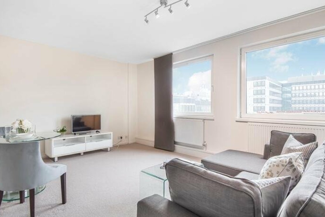 1 bedroom Flat to rent in Luke House-view1