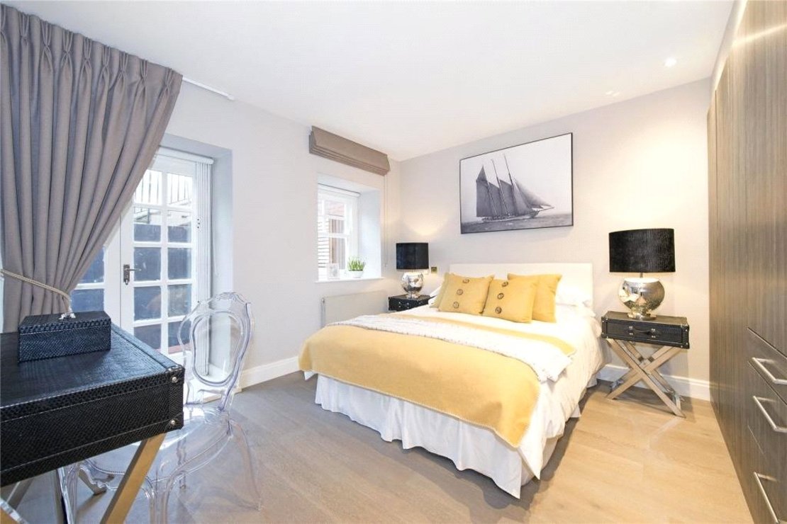 3 bedroom Flat to rent in Lyndhurst Lodge-view6