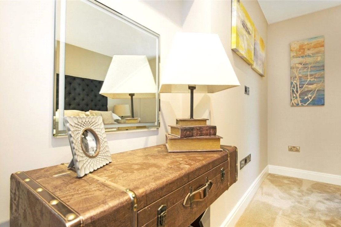 3 bedroom Flat to rent in Lyndhurst Lodge-view12
