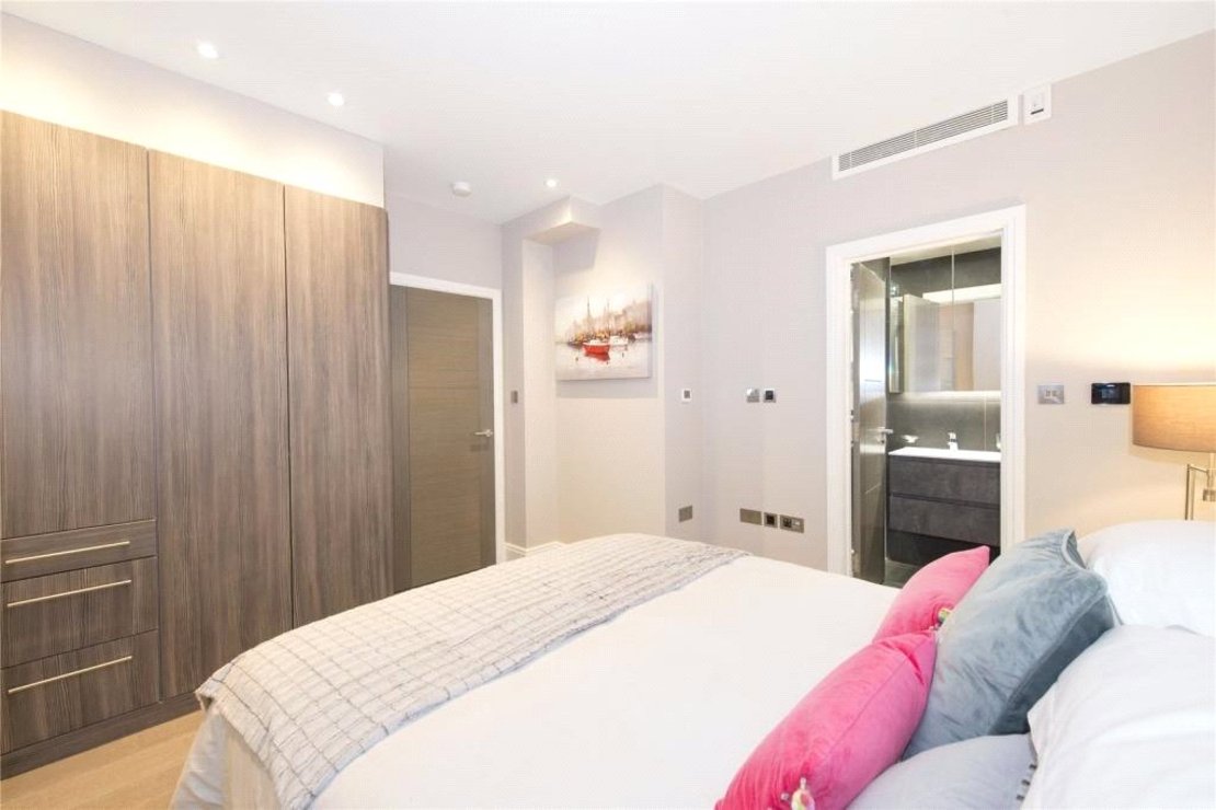 3 bedroom Flat to rent in Lyndhurst Lodge-view7